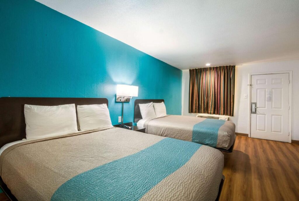 Motel 6-Freeport, TX - Image 5