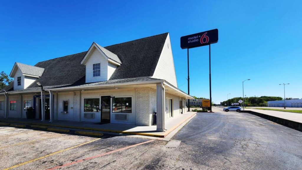 Motel 6-Webster, TX - Houston - Nasa Lake - Image 1
