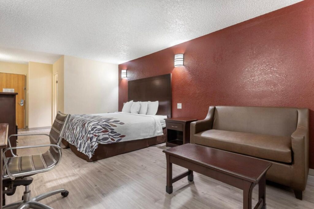Red Roof Inn La Marque - Image 5