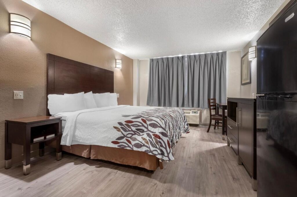 Red Roof Inn La Marque - Image 6