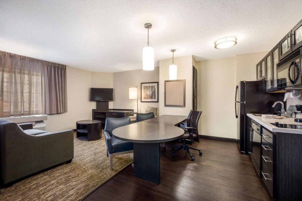 Sonesta Simply Suites Houston – NASA Clear Lake - Image 2