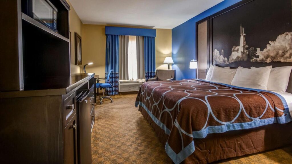SureStay Plus Hotel by Best Western Alvin - Image 4