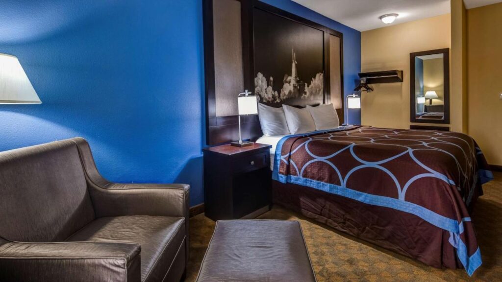 SureStay Plus Hotel by Best Western Alvin - Image 5