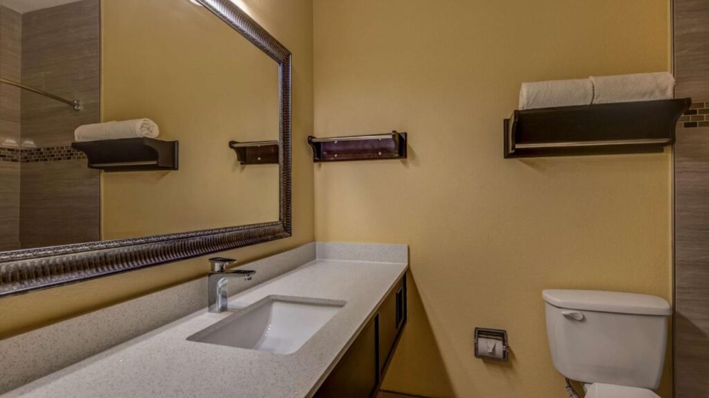 SureStay Plus Hotel by Best Western Alvin - Image 6