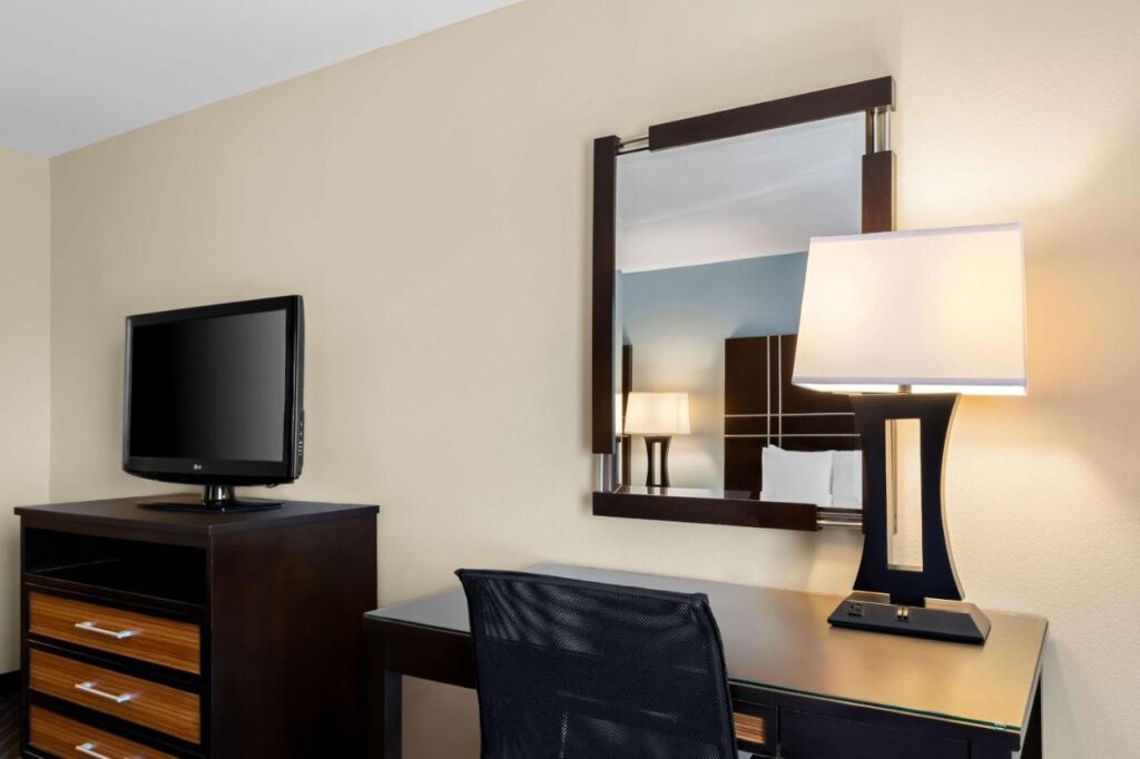 Best Western Newport Inn - Image 3