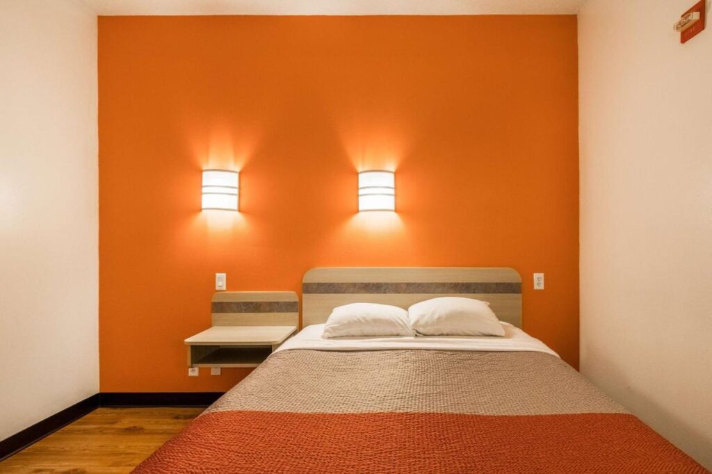 Motel 6-Newport, TN - Image 4