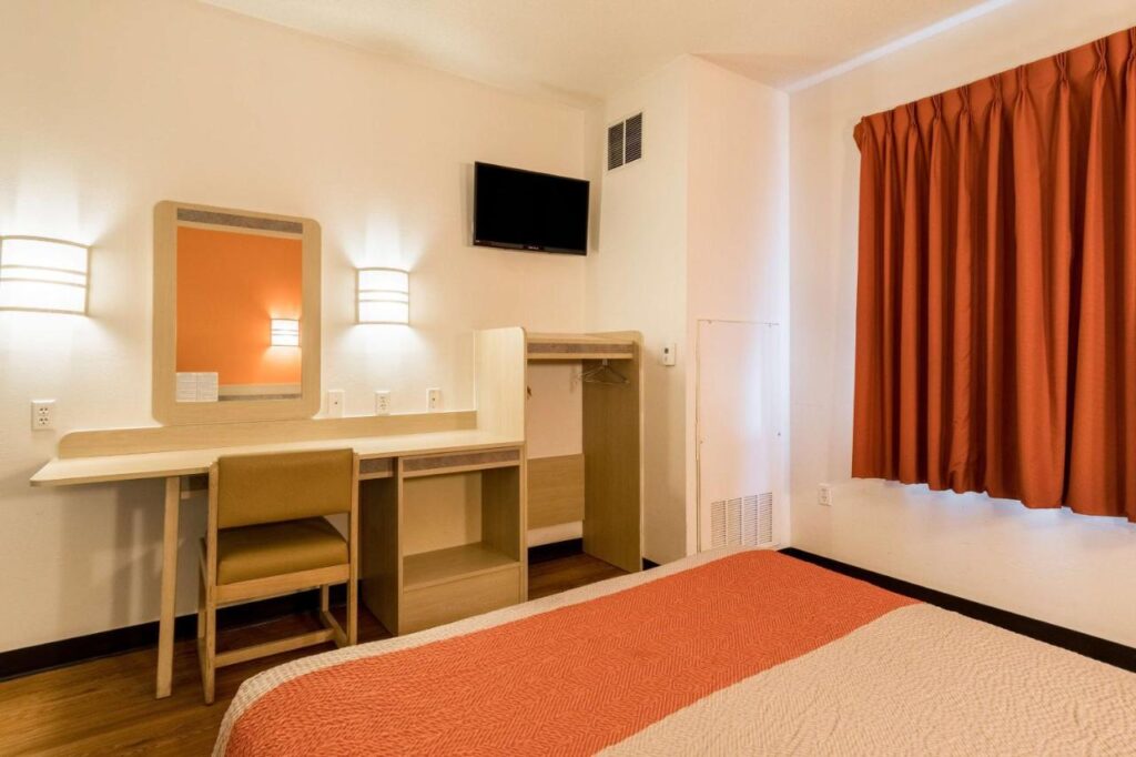 Motel 6-Newport, TN - Image 5