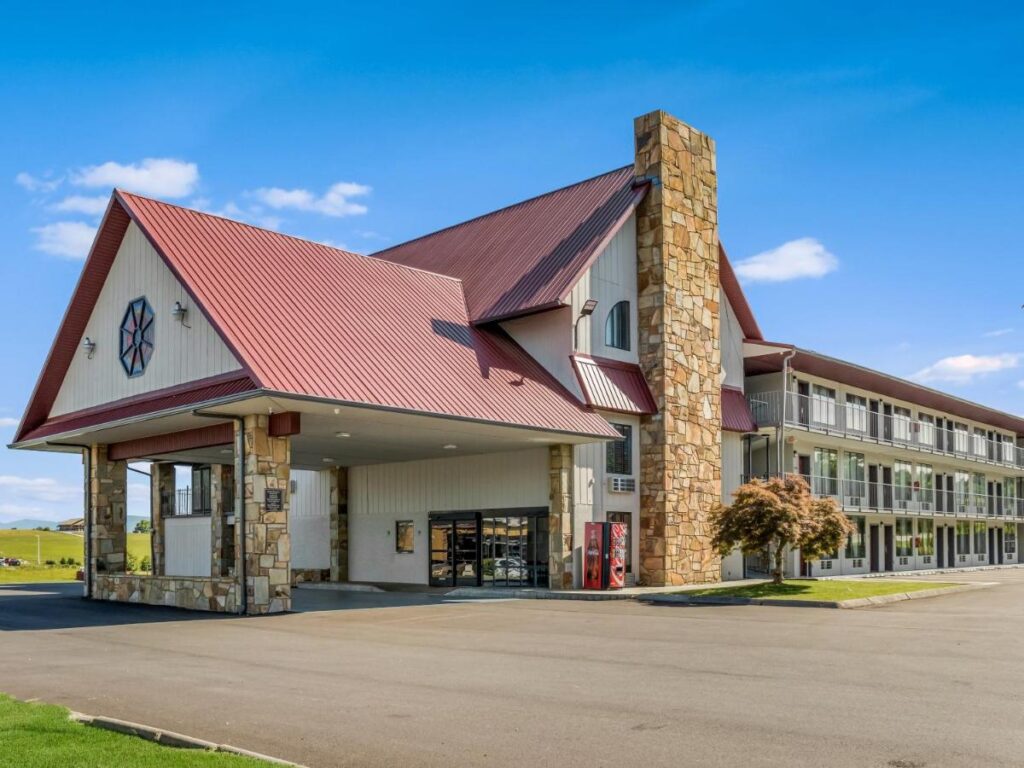 Red Roof Inn Dandridge - Image 1