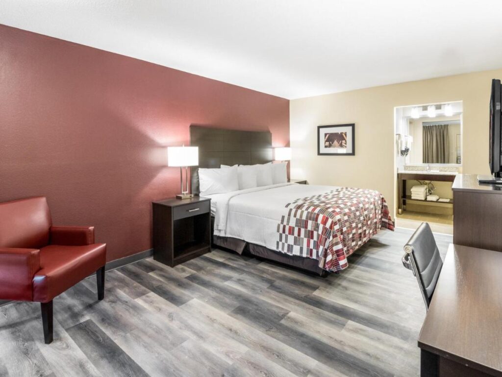 Red Roof Inn Dandridge - Image 4