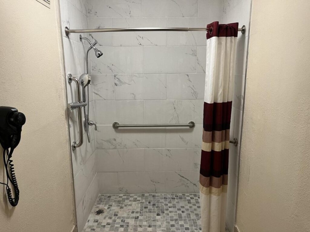 Red Roof Inn Dandridge - Image 6