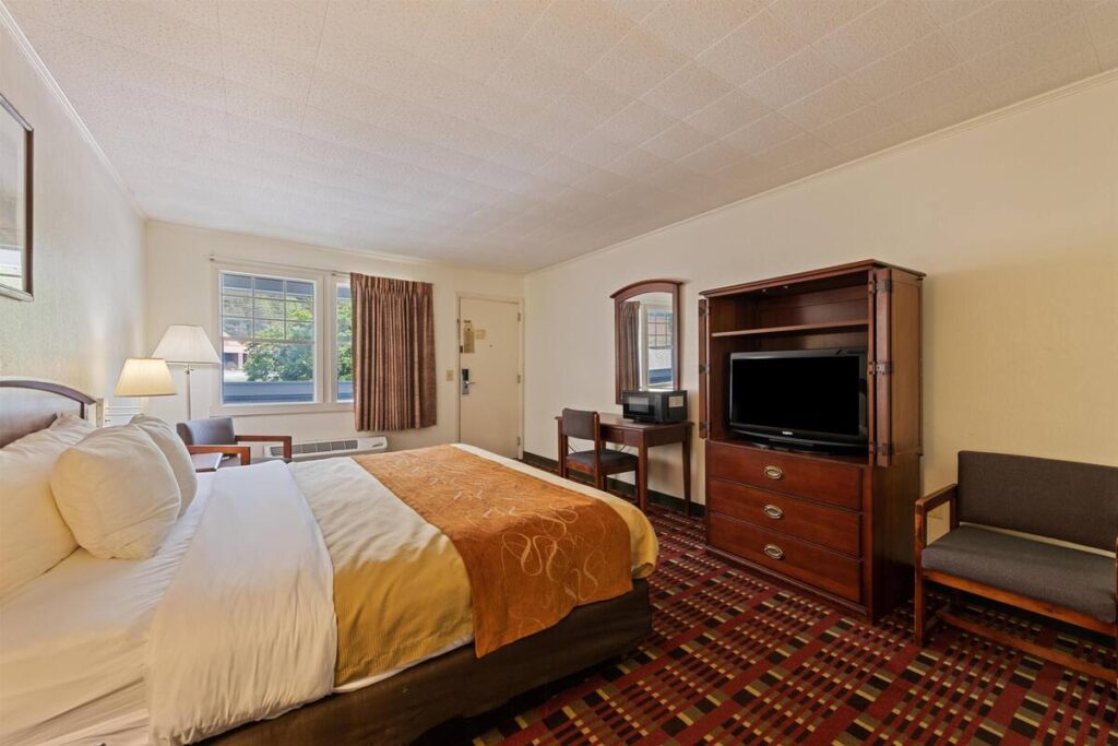 Rodeway Inn & Suites Cherokee On the River - Image 2