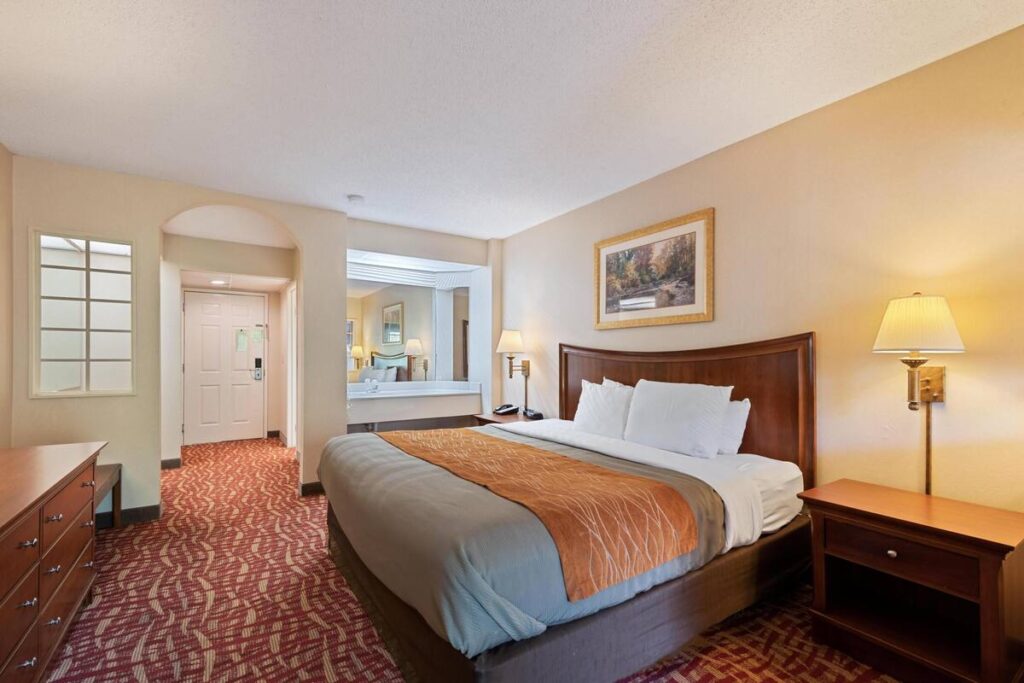 Rodeway Inn & Suites Cherokee On the River - Image 6
