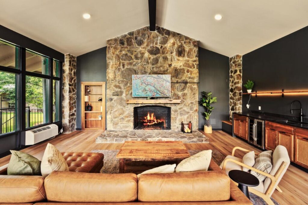 Tremont Lodge & Resort - Image 1