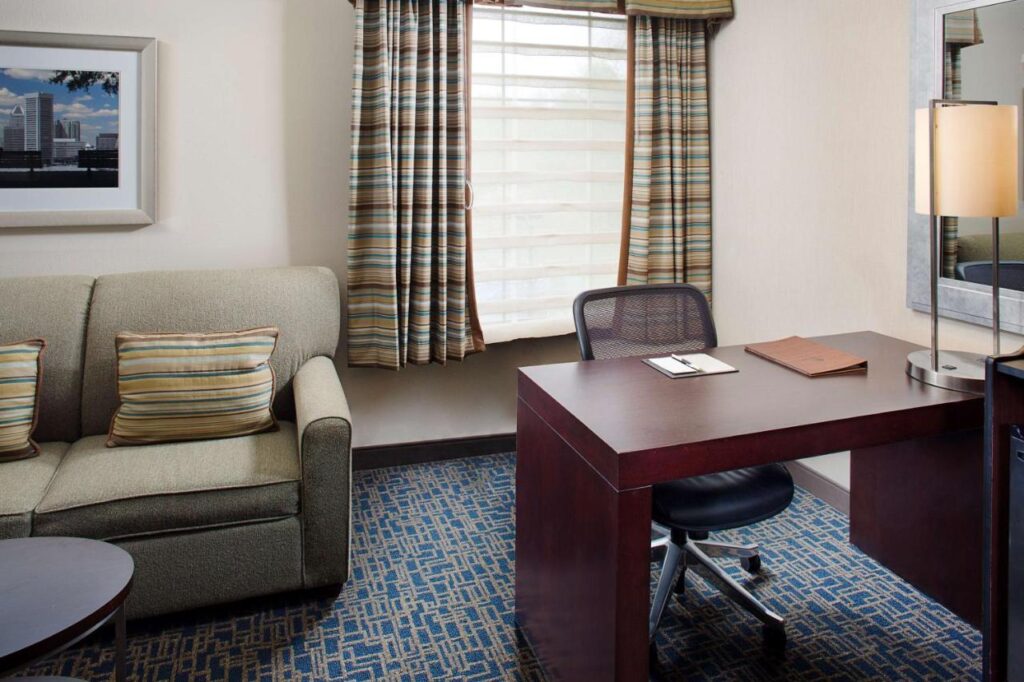 DoubleTree by Hilton Baltimore - BWI Airport - Image 3