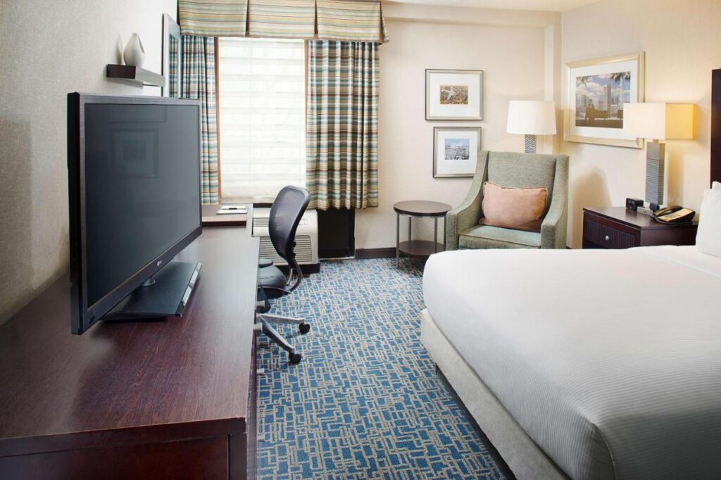 DoubleTree by Hilton Baltimore - BWI Airport - Image 4