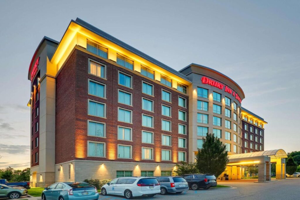 Drury Inn & Suites Grand Rapids - Image 1