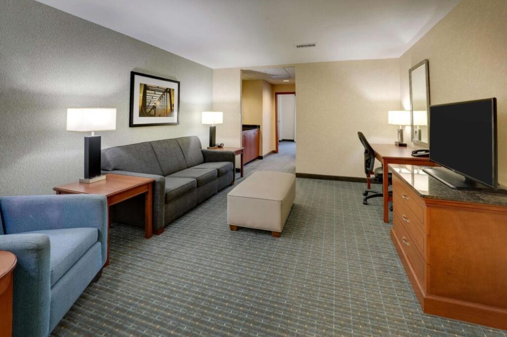 Drury Inn & Suites Grand Rapids - Image 2