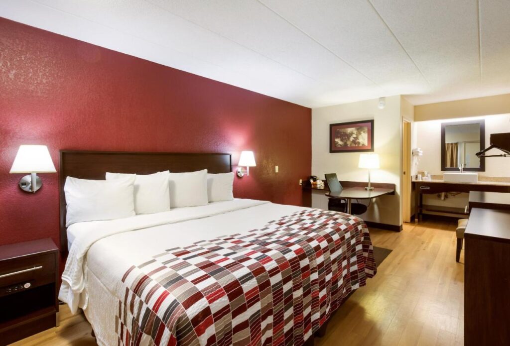 Red Roof Inn Grand Rapids Airport - Image 2