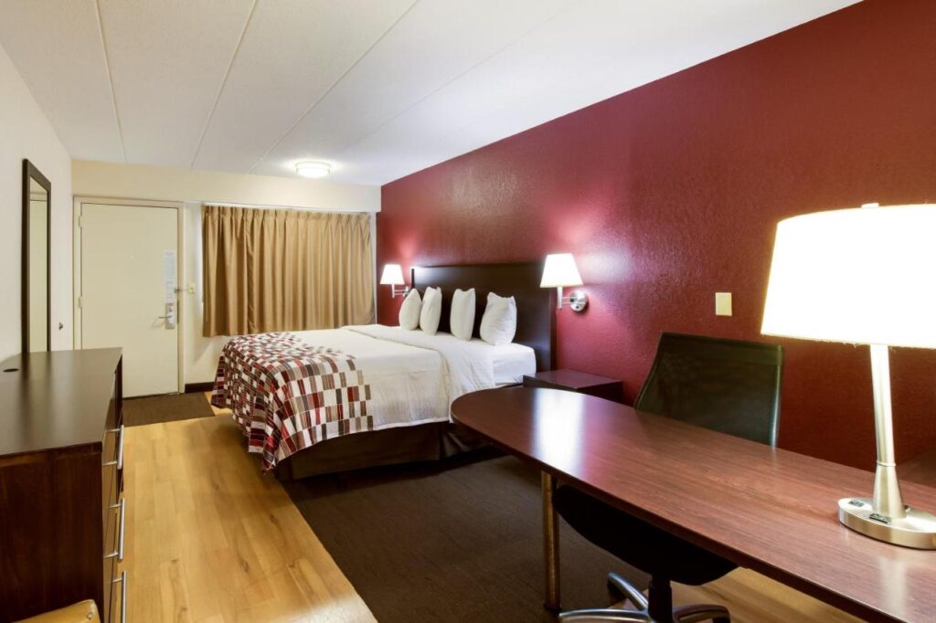 Red Roof Inn Grand Rapids Airport - Image 3