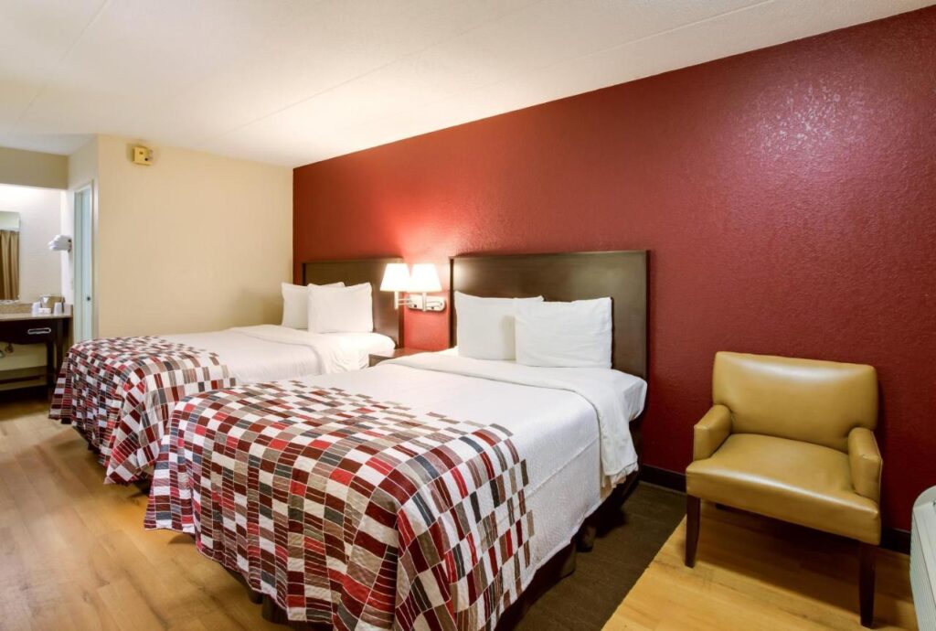 Red Roof Inn Grand Rapids Airport - Image 4