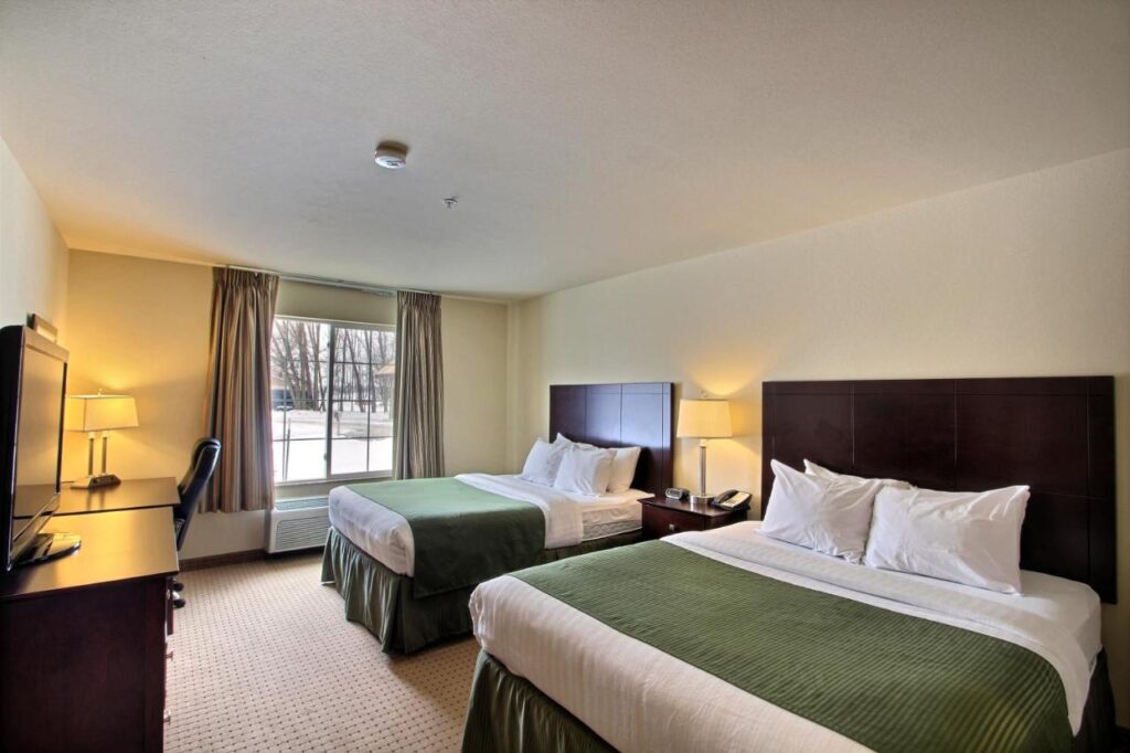 Cobblestone Inn & Suites - Brillion - Image 2