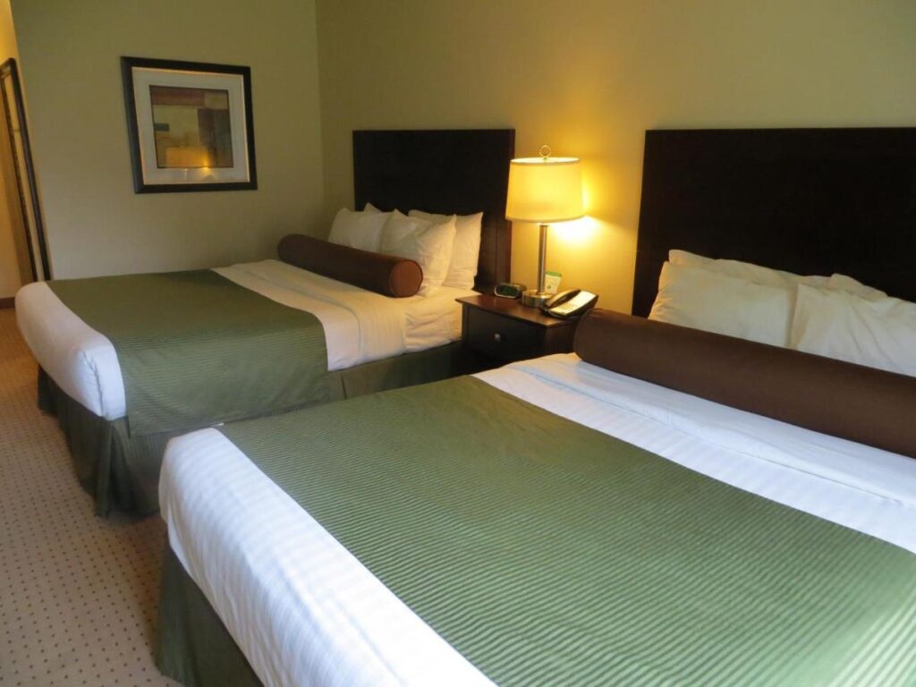 Cobblestone Inn & Suites - Brillion - Image 3