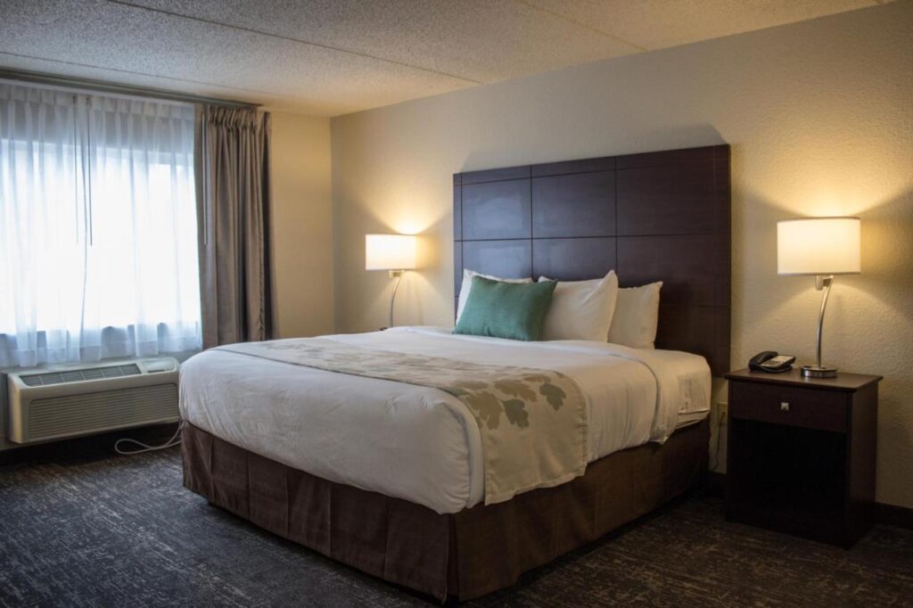 Cobblestone Suites - Oshkosh - Image 2
