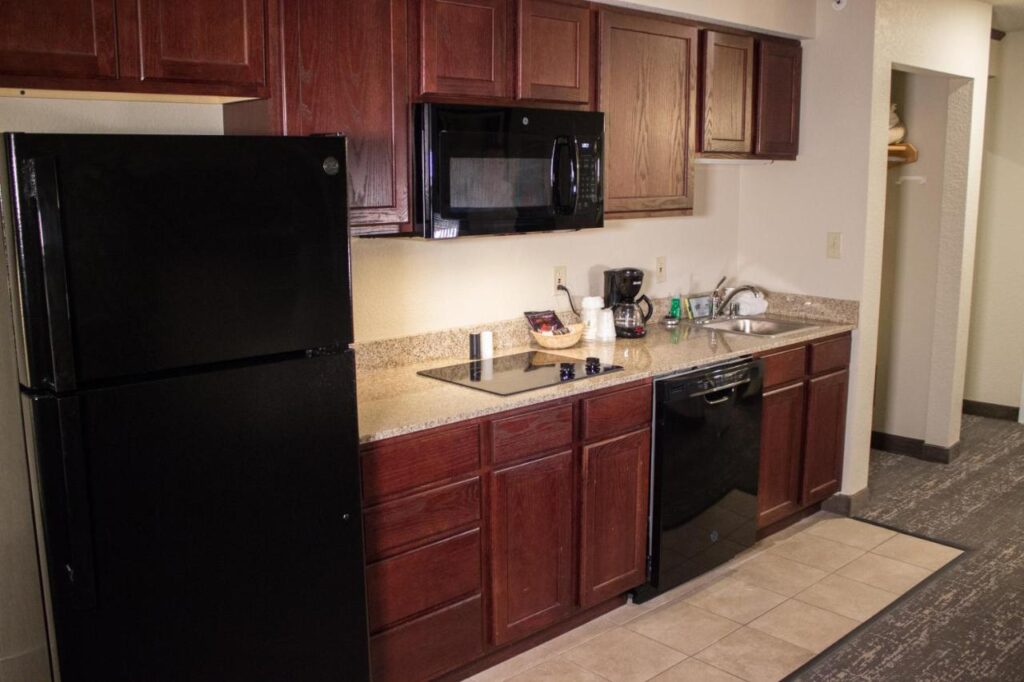Cobblestone Suites - Oshkosh - Image 6
