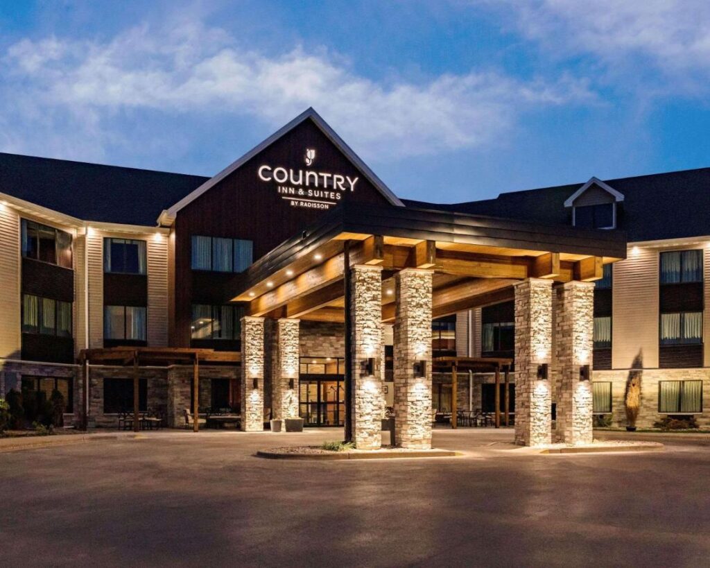 Country Inn & Suites by Radisson, Appleton Airport - Fox River Mall Area - Image 1