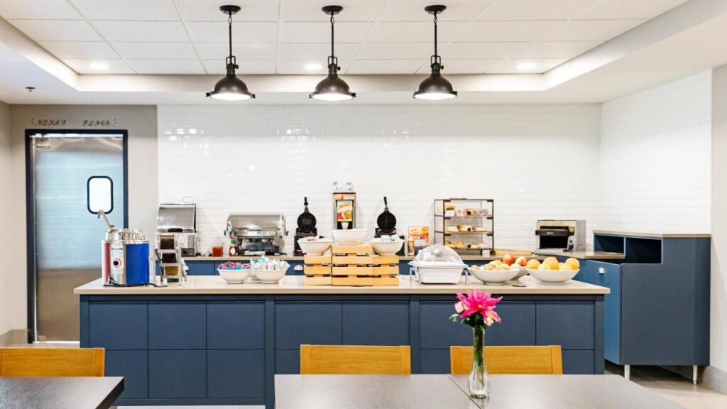 Country Inn & Suites by Radisson, Appleton Airport - Fox River Mall Area - Image 3