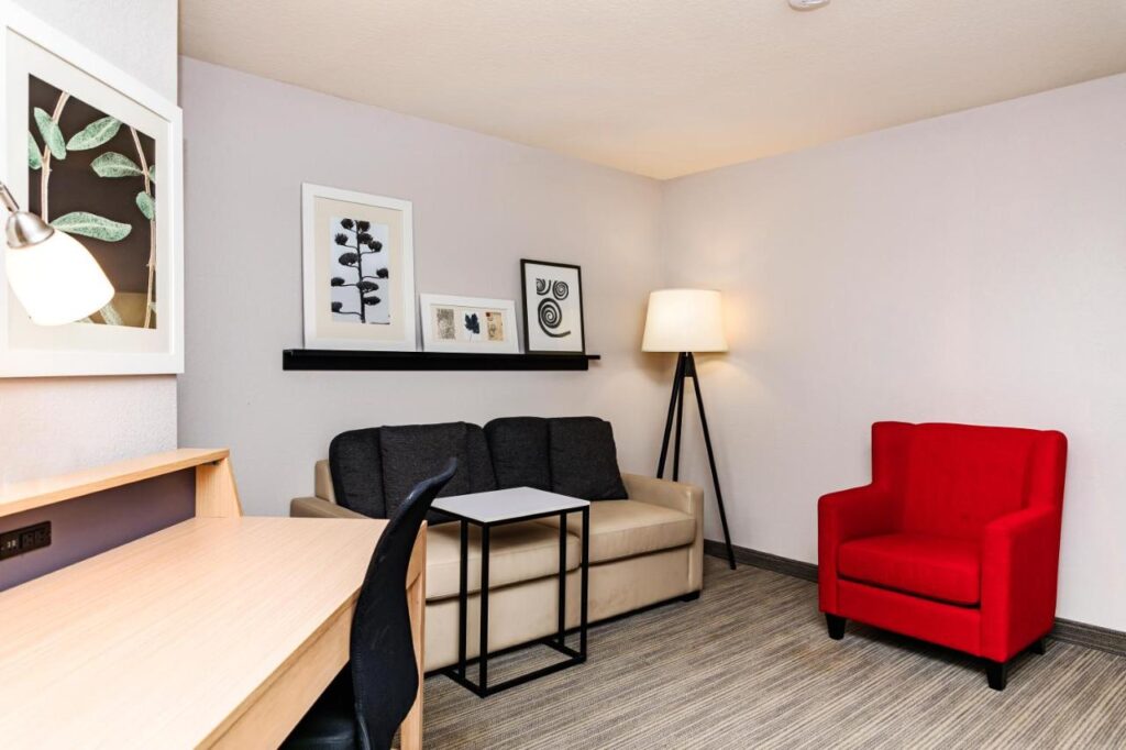Country Inn & Suites by Radisson, Appleton Airport - Fox River Mall Area - Image 4