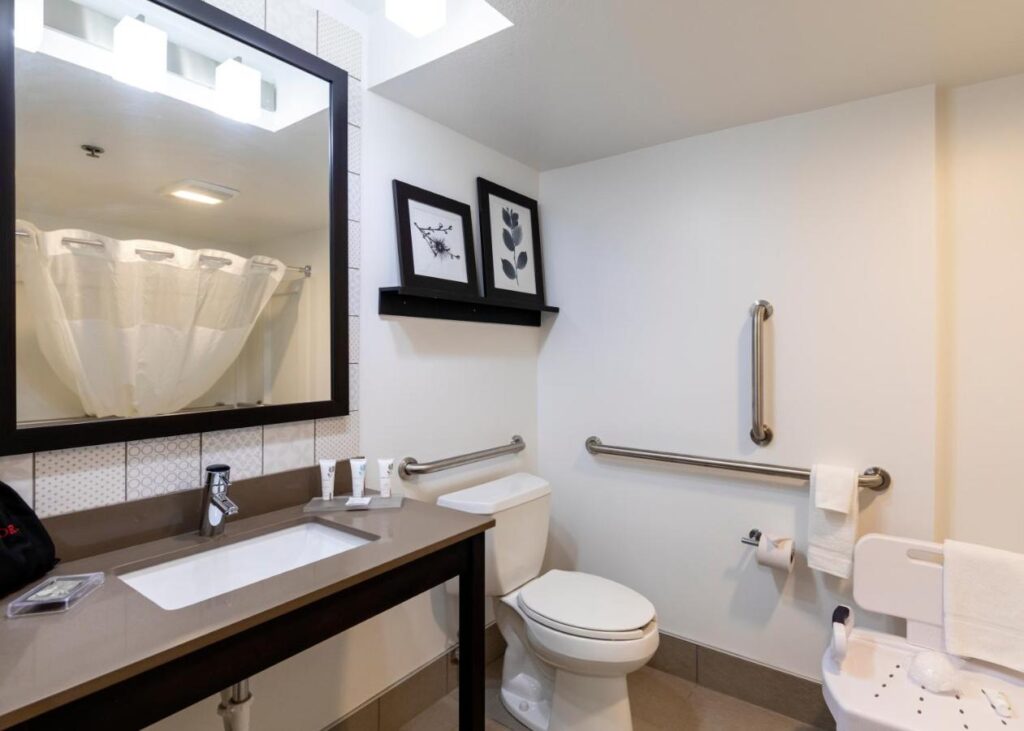 Country Inn & Suites by Radisson, Appleton Airport - Fox River Mall Area - Image 6