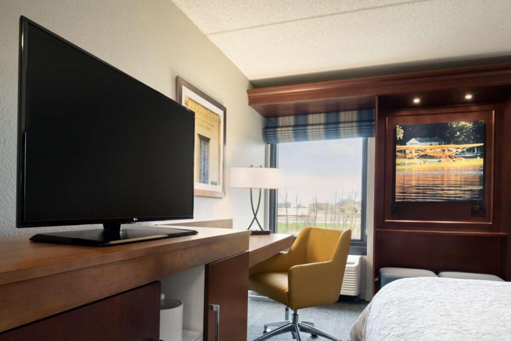 Hampton Inn Appleton-Fox River Mall Area - Image 2