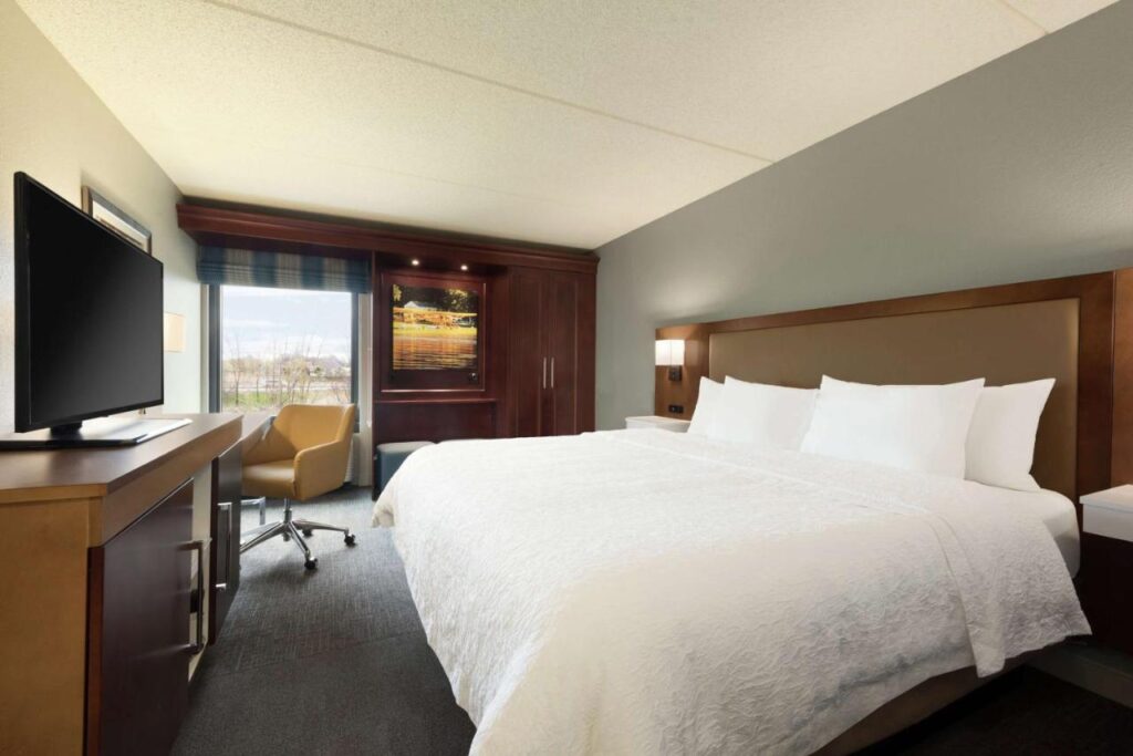 Hampton Inn Appleton-Fox River Mall Area - Image 3