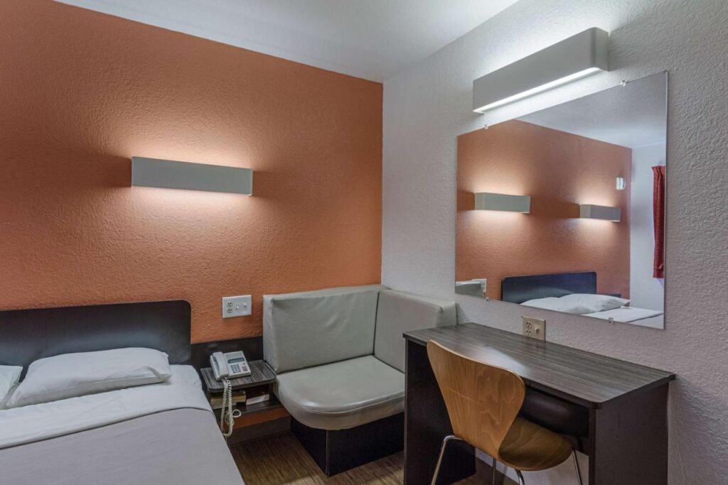 Motel 6-Oshkosh, WI - Image 3