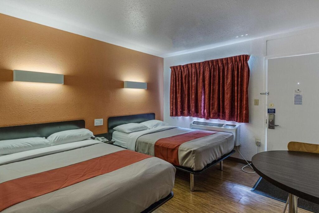 Motel 6-Oshkosh, WI - Image 4