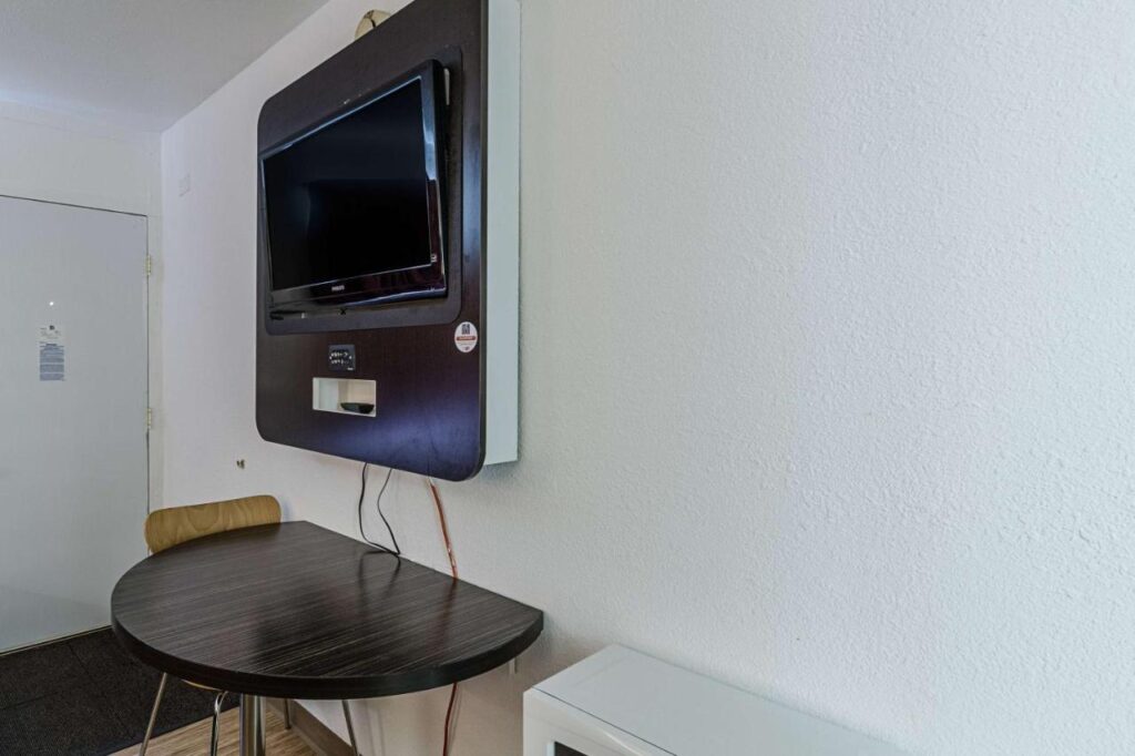 Motel 6-Oshkosh, WI - Image 6