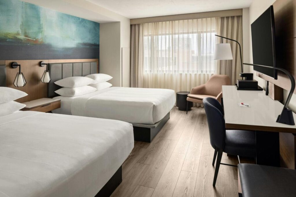Oshkosh Marriott Waterfront Hotel & Convention Center - Image 3