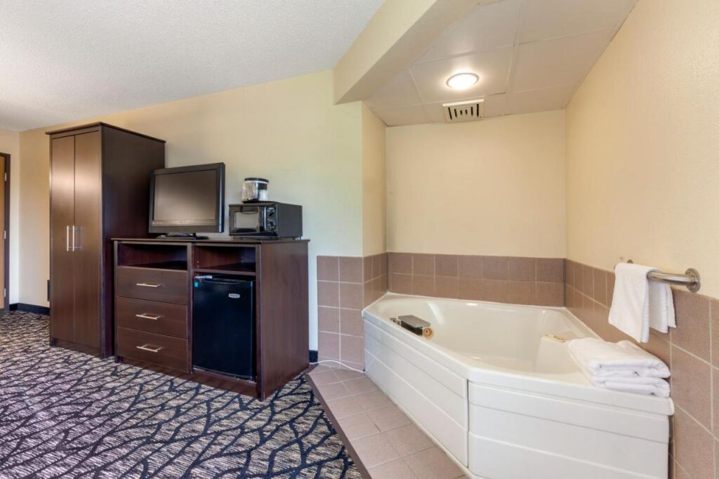 Quality Inn - Image 3