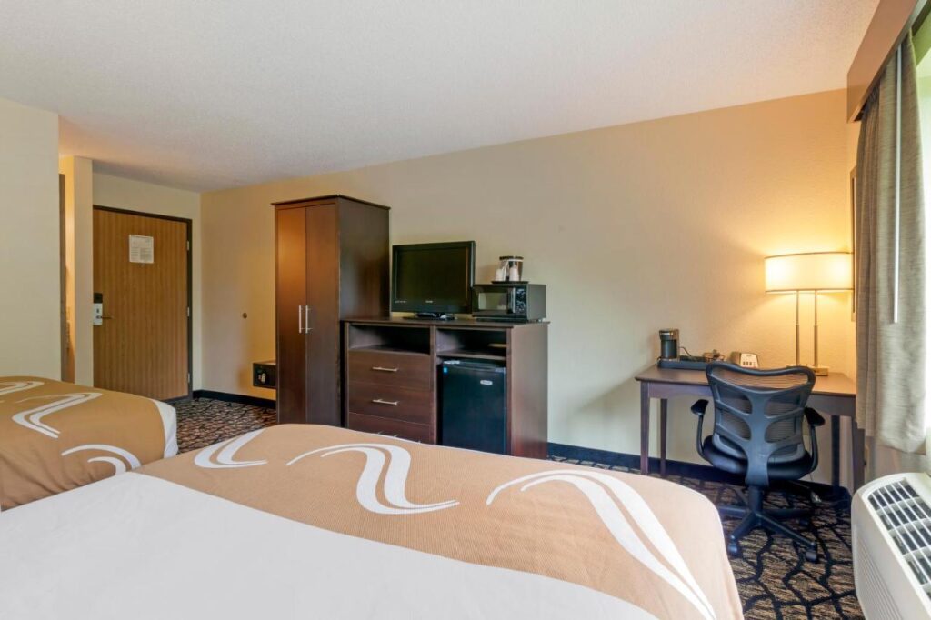 Quality Inn - Image 5