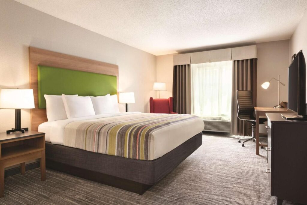 Country Inn & Suites by Radisson, Greensboro, NC - Image 4