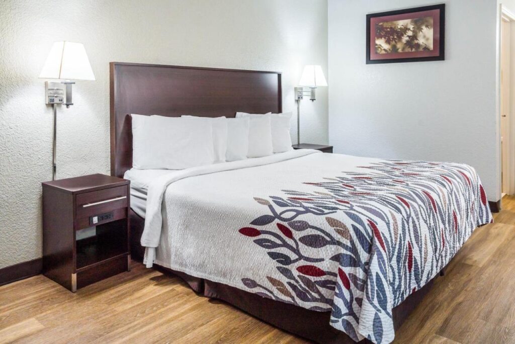 Red Roof Inn Spartanburg - I-26 - Image 4