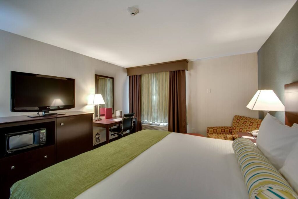 Best Western Plus, The Inn at Hampton - Image 3