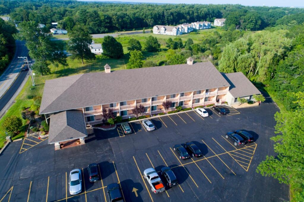 Hampton Falls Inn - Image 1