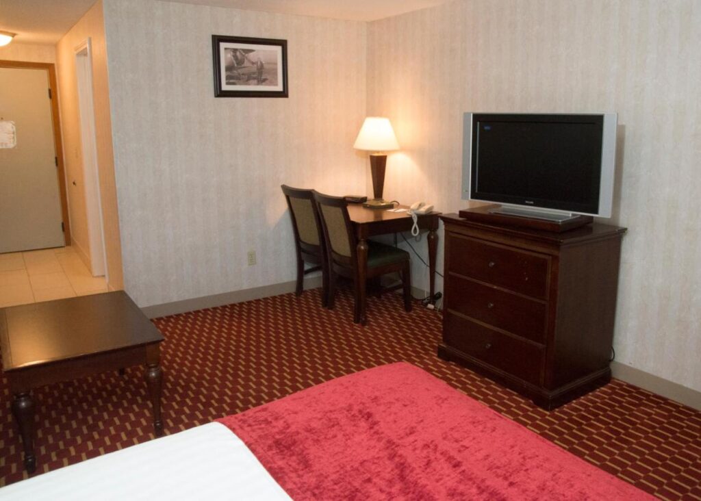 Hampton Falls Inn - Image 5