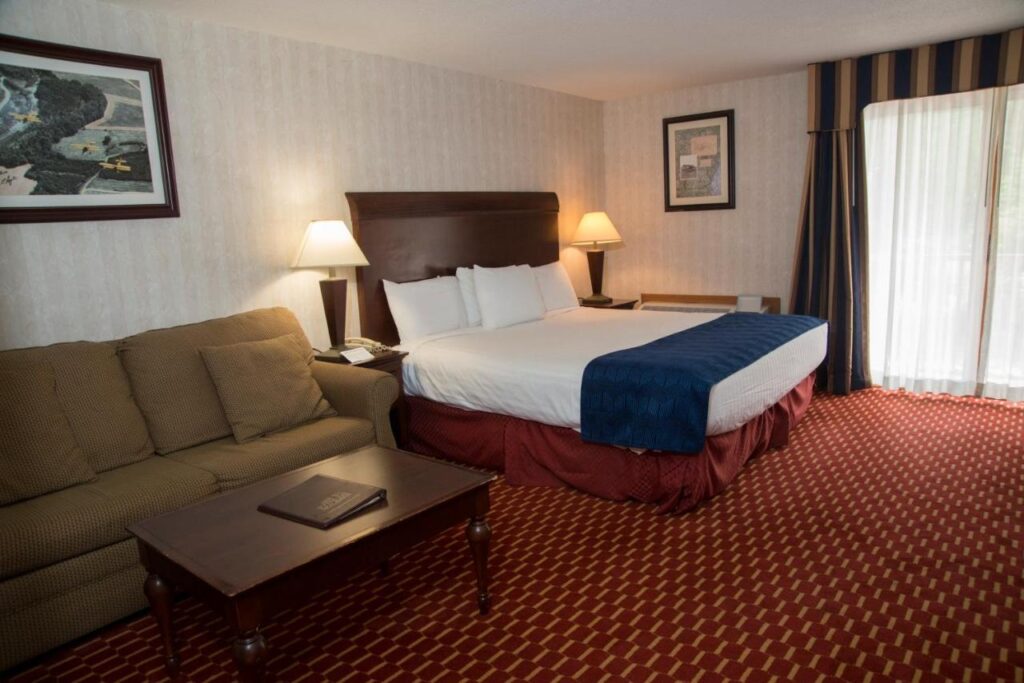 Hampton Falls Inn - Image 6
