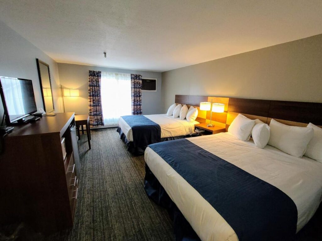 Hampton Village Inn - Image 2