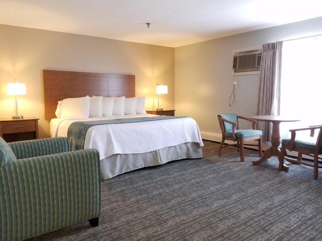 Hampton Village Inn - Image 6