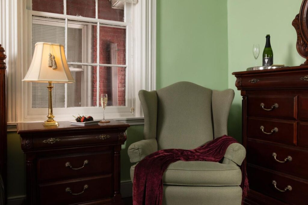 Carlisle House Bed and Breakfast - Image 1