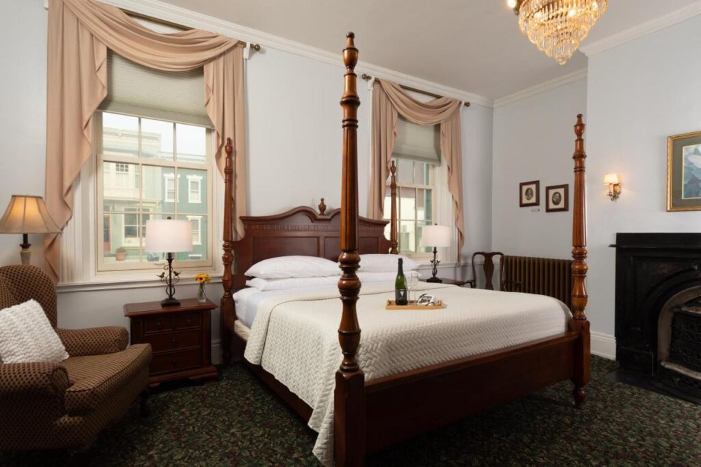 Carlisle House Bed and Breakfast - Image 3